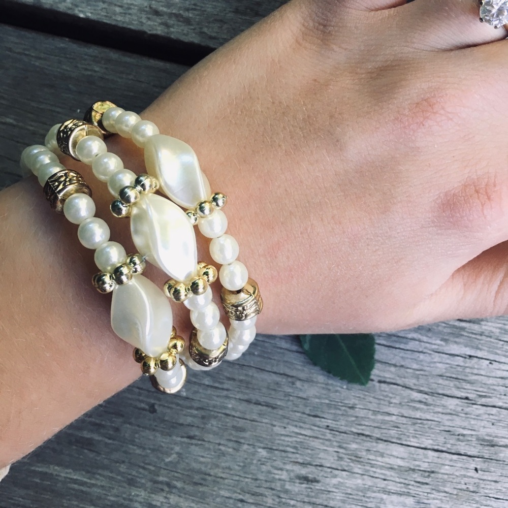 🍄 3 for 25$ 🍄 Pearl wrap bracelet!